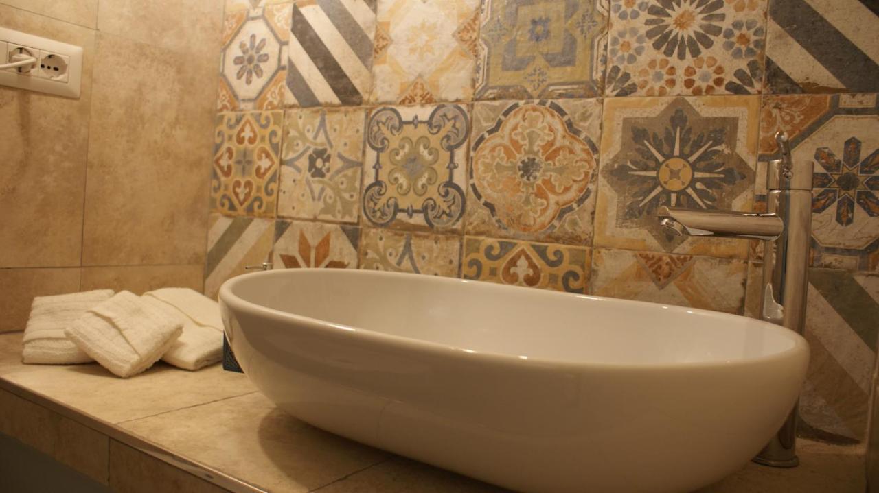 La Mansio Del Vicolo Villa Mola di Bari Bagian luar foto
